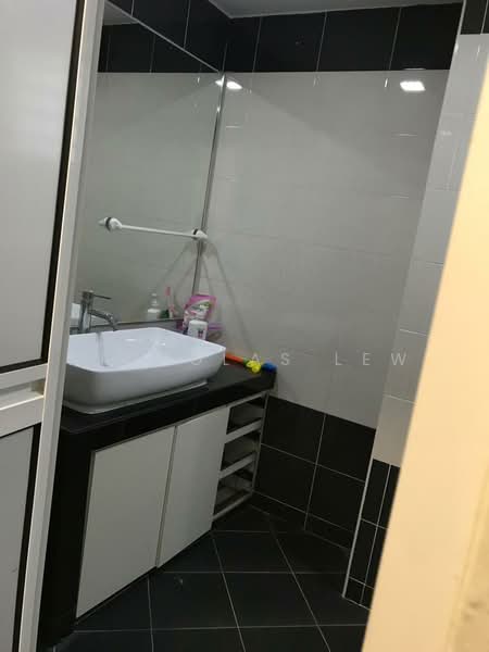 Townhouse for Rent in Serdang (Seri Kembangan) - Nicholas Lew - Bathroom - PropertyGuru.com.my