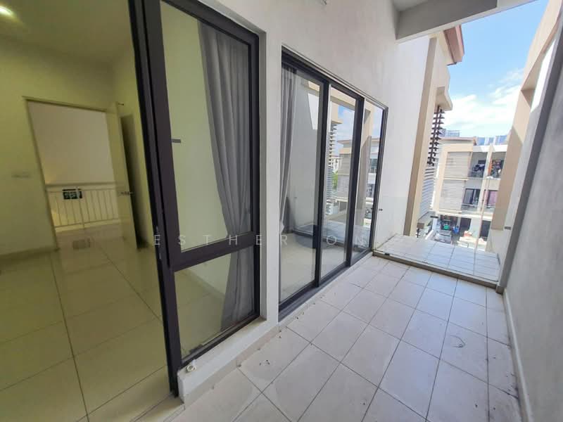 Townhouse for Sale in 16 Sierra (Puchong) - Esther Ong - Balcony - PropertyGuru.com.my