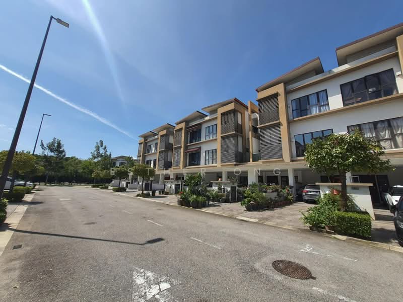 Rumah Bandar untuk Dijual di Puchong (Selangor) - Esther Ong - Exterior - PropertyGuru.com.my