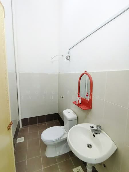 Semi-Detached House for Sale in Taman Desa Salak Pekerti (Sepang) - Mohd Aizat Saiful Bahri - Bathroom - PropertyGuru.com.my