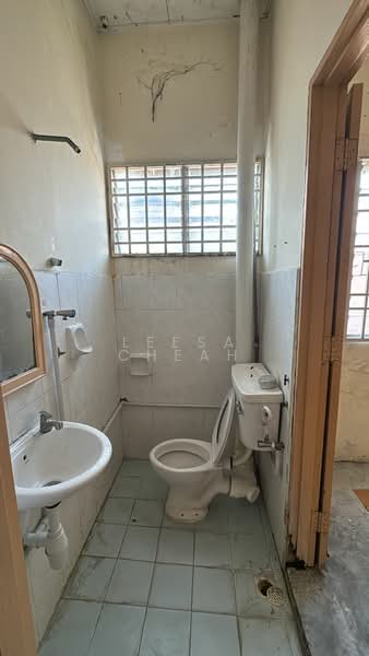 2-storey Terraced House for Sale in Taman Seri Pinang (Butterworth) - Leesa Cheah - Bathroom - PropertyGuru.com.my