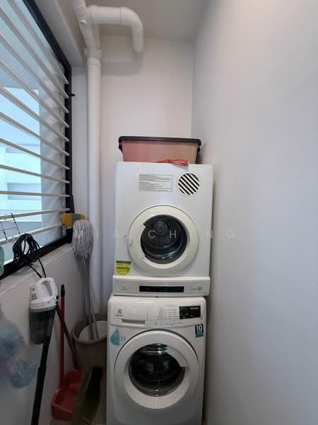 Servis Apartment untuk Disewa di Nova Saujana - Mia Ching - Balcony - PropertyGuru.com.my