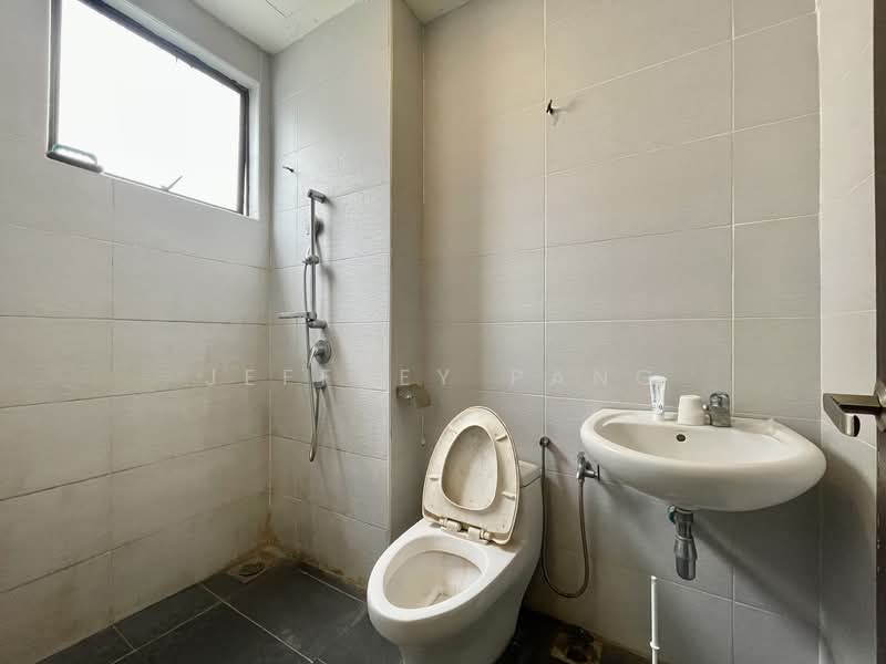 Semi-Detached House for Sale in Taman Sinar Mahkota (Cheras) - Jeffrey Pang - Bathroom - PropertyGuru.com.my