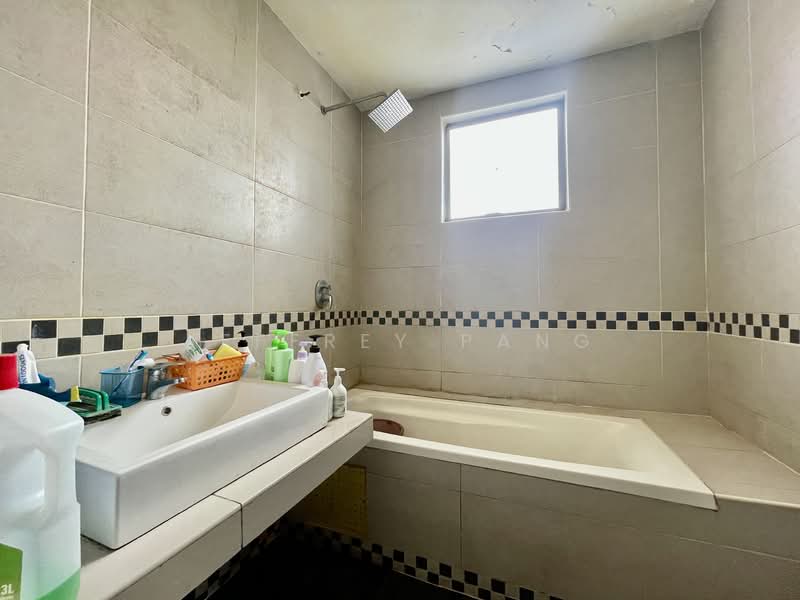 Semi-Detached House for Sale in Taman Sinar Mahkota (Cheras) - Jeffrey Pang - Bathroom - PropertyGuru.com.my
