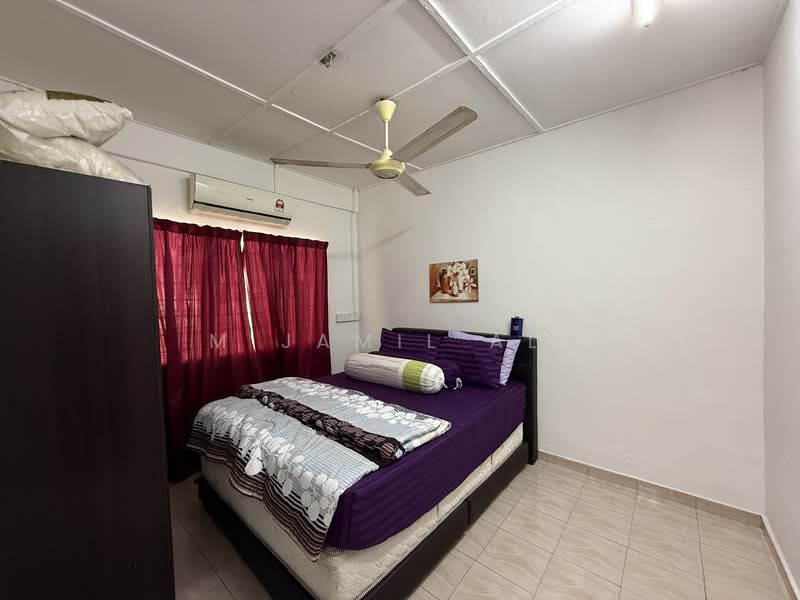 Rumah Teres 1 Tingkat untuk Dijual di Taman Datuk Abdul Aziz (Umbai) - M Jamil Ali - Bedroom - PropertyGuru.com.my