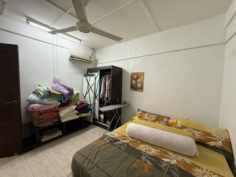 Rumah Teres 1 Tingkat untuk Dijual di Taman Datuk Abdul Aziz (Umbai) - M Jamil Ali - Bedroom - PropertyGuru.com.my