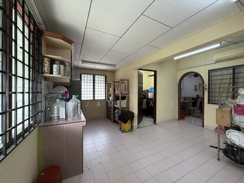 Rumah Teres 1 Tingkat untuk Dijual di Taman Datuk Abdul Aziz (Umbai) - M Jamil Ali - Kitchen - PropertyGuru.com.my