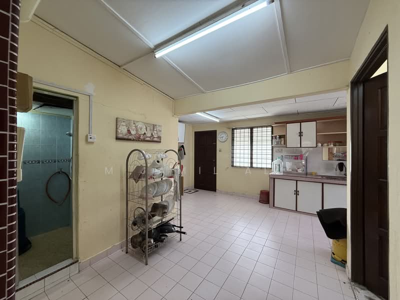 Rumah Teres 1 Tingkat untuk Dijual di Taman Datuk Abdul Aziz (Umbai) - M Jamil Ali - Kitchen - PropertyGuru.com.my