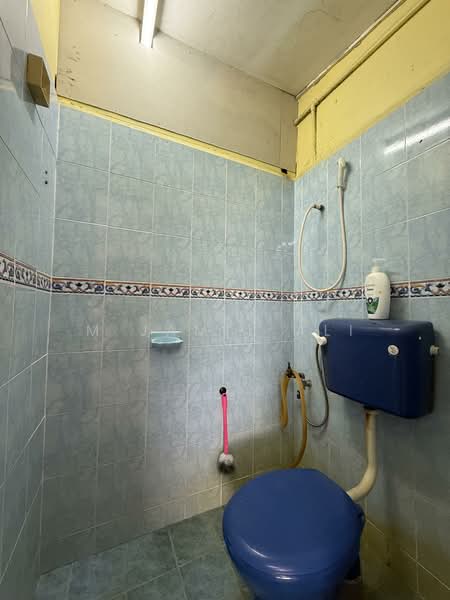 Rumah Teres 1 Tingkat untuk Dijual di Taman Datuk Abdul Aziz (Umbai) - M Jamil Ali - Bathroom - PropertyGuru.com.my