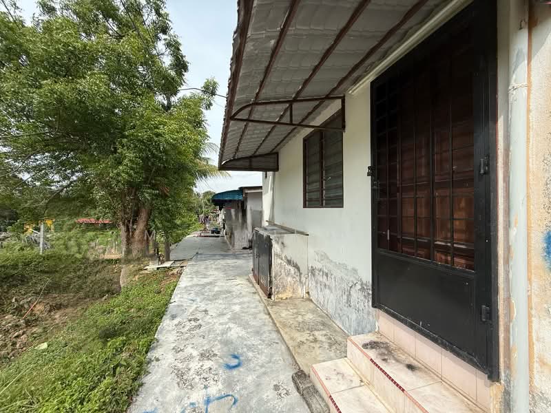 Rumah Teres 1 Tingkat untuk Dijual di Taman Datuk Abdul Aziz (Umbai) - M Jamil Ali - Exterior - PropertyGuru.com.my