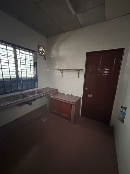 Commercial Land for Rent in Taman Pelangi (Johor Bahru) - Eva Siow - Kitchen - PropertyGuru.com.my