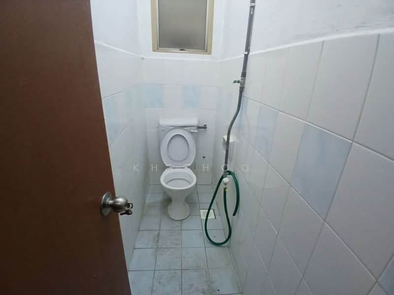 Pangsapuri untuk Dijual di Fairville - KH Khoo - Bathroom - PropertyGuru.com.my