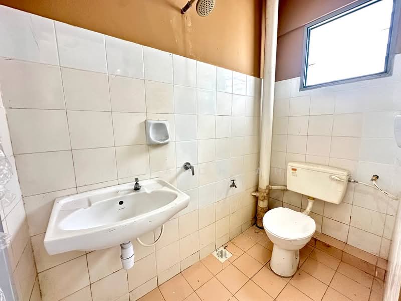 Apartment for Sale at Taman Putra Perdana - Nana Cheah - Bathroom - PropertyGuru.com.my