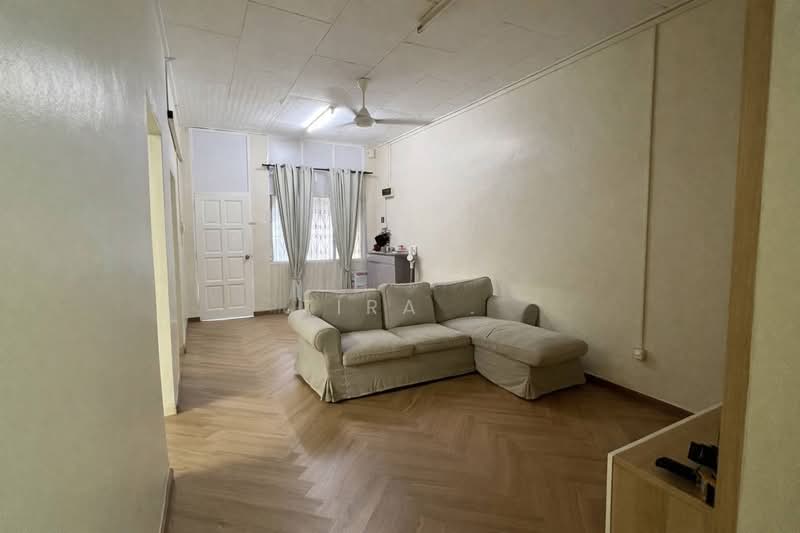 1-storey Terraced House for Sale in Taman Ungku Tun Aminah (Skudai) - Zira . - Living Room - PropertyGuru.com.my
