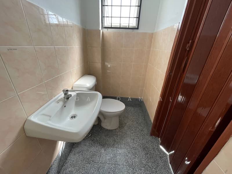 2-storey Terraced House for Sale in Bandar Tasik Puteri (Rawang) - Megat Danial - Bathroom - PropertyGuru.com.my
