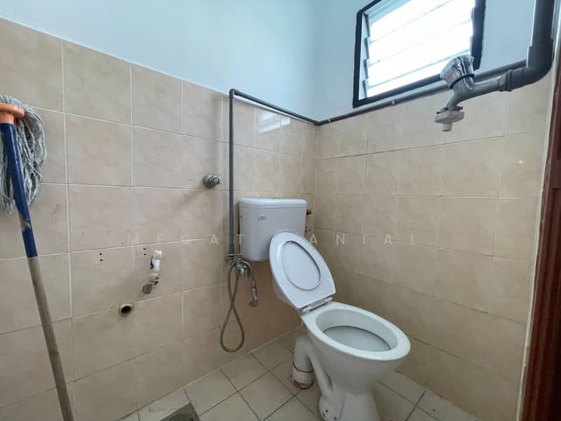 2-storey Terraced House for Sale in Bandar Tasik Puteri (Rawang) - Megat Danial - Bathroom - PropertyGuru.com.my
