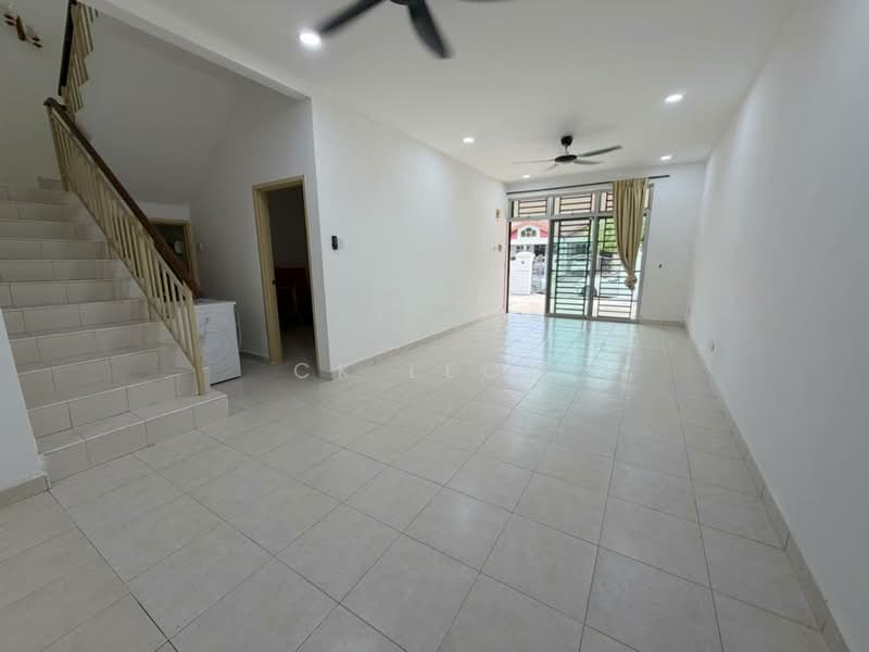 1.5-storey Terraced House for Sale in Taman Pelangi Indah (Ulu Tiram) - Ck Leow - Living Room - PropertyGuru.com.my