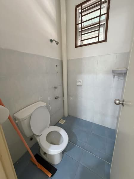 1.5-storey Terraced House for Sale in Taman Pelangi Indah (Ulu Tiram) - Ck Leow - Bathroom - PropertyGuru.com.my