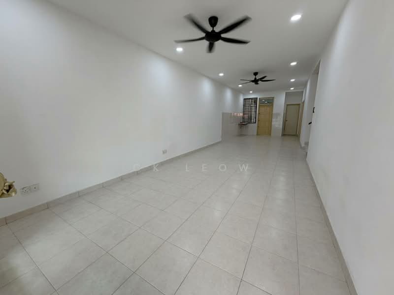 1.5-storey Terraced House for Sale in Taman Pelangi Indah (Ulu Tiram) - Ck Leow - Living Room - PropertyGuru.com.my