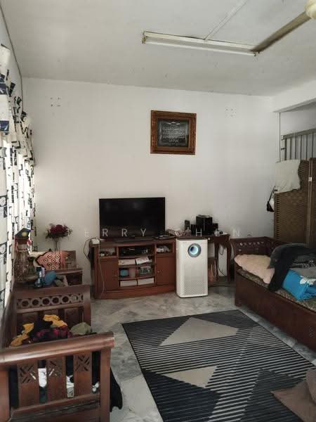 2-storey Terraced House for Sale in Taman Universiti Indah (Seri Kembangan) - Terry Chen - Living Room - PropertyGuru.com.my