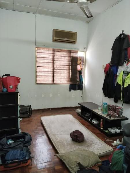 2-storey Terraced House for Sale in Taman Universiti Indah (Seri Kembangan) - Terry Chen - Bedroom - PropertyGuru.com.my