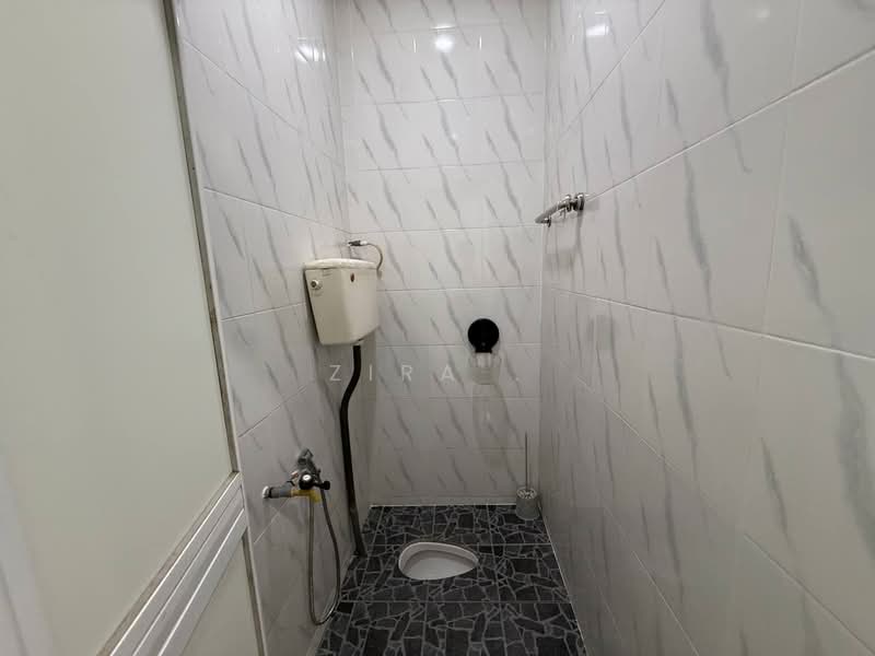 1-storey Terraced House for Sale in Taman Sri Pulai Perdana (Skudai) - Zira . - Bathroom - PropertyGuru.com.my