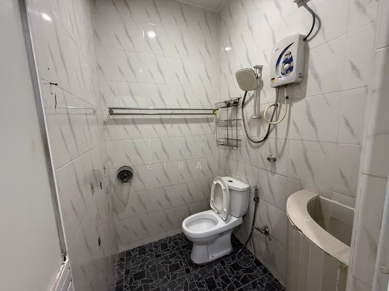 1-storey Terraced House for Sale in Taman Sri Pulai Perdana (Skudai) - Zira . - Bathroom - PropertyGuru.com.my
