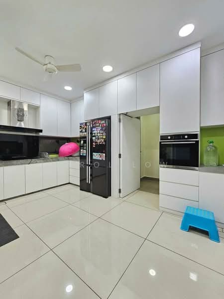 Cluster House for Sale in Taman Gaya (Ulu Tiram) - Carol Low - Kitchen - PropertyGuru.com.my