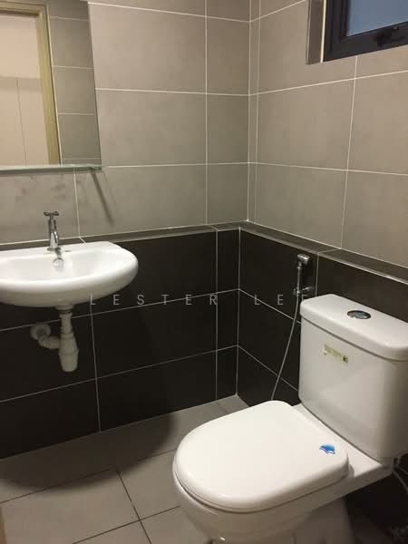 Servis Apartment untuk Disewa di Suria Residence - Lester Lee - Bathroom - PropertyGuru.com.my