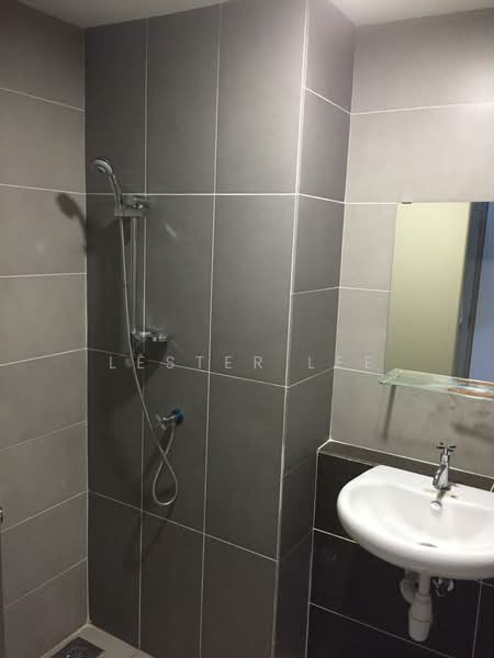 Servis Apartment untuk Disewa di Suria Residence - Lester Lee - Bathroom - PropertyGuru.com.my