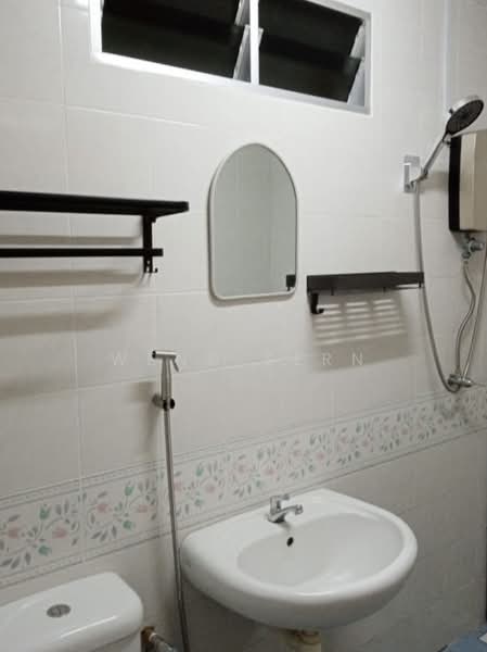 Kondominium untuk Disewa di Putra Place Condominium - Weng Sern - Bathroom - PropertyGuru.com.my
