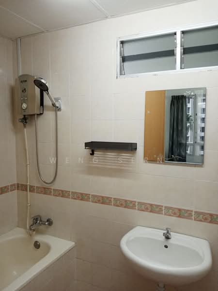 Kondominium untuk Disewa di Putra Place Condominium - Weng Sern - Bathroom - PropertyGuru.com.my