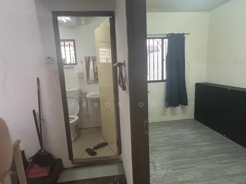 Rumah Teres untuk Disewa di Desa Setapak (Wangsa Maju) - Aaron Ong - Bathroom - PropertyGuru.com.my