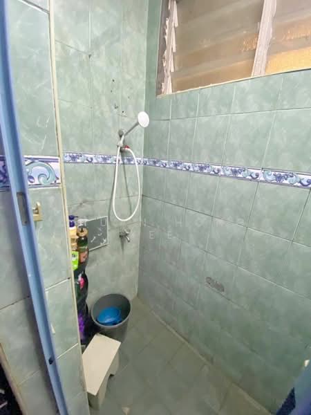 Rumah Flat untuk Disewa di Taman Daya - Jalan Pinang 3, 4 - Chuan Hong Kee - Bathroom - PropertyGuru.com.my