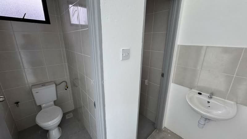 Shop for Rent in Kuching (Sarawak) - KC Jee - Bathroom - PropertyGuru.com.my