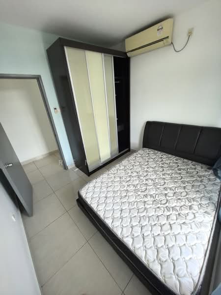 Servis Apartment untuk Dijual di Pangsapuri Tanah Emas (Golden Sands) - Rene Tew - Bedroom - PropertyGuru.com.my