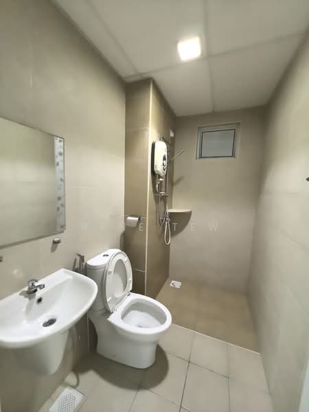 Servis Apartment untuk Dijual di Pangsapuri Tanah Emas (Golden Sands) - Rene Tew - Bathroom - PropertyGuru.com.my