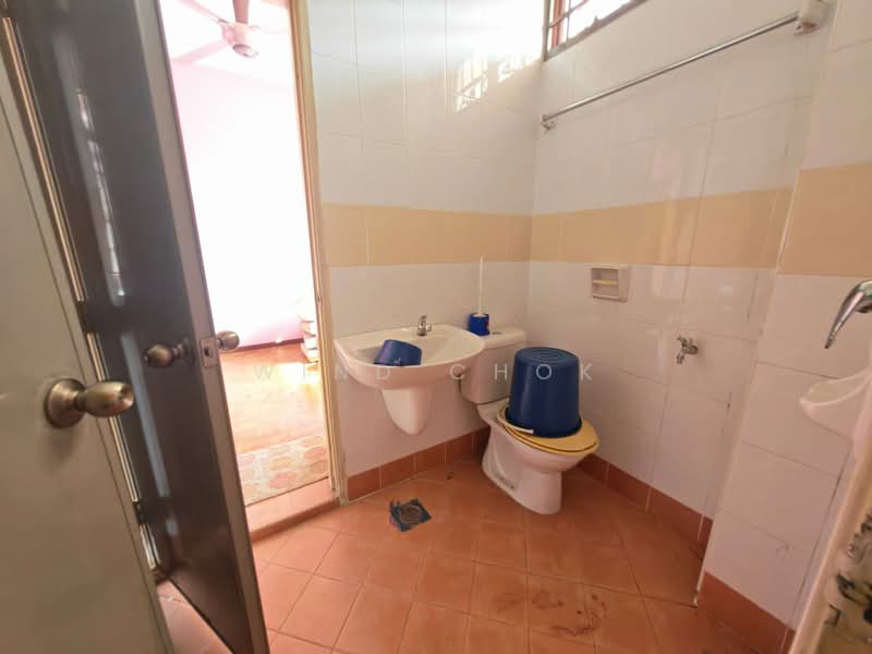 2-storey Terraced House for Sale in Taman Damansara Aliff (Tampoi) - Wind Chok - Bathroom - PropertyGuru.com.my