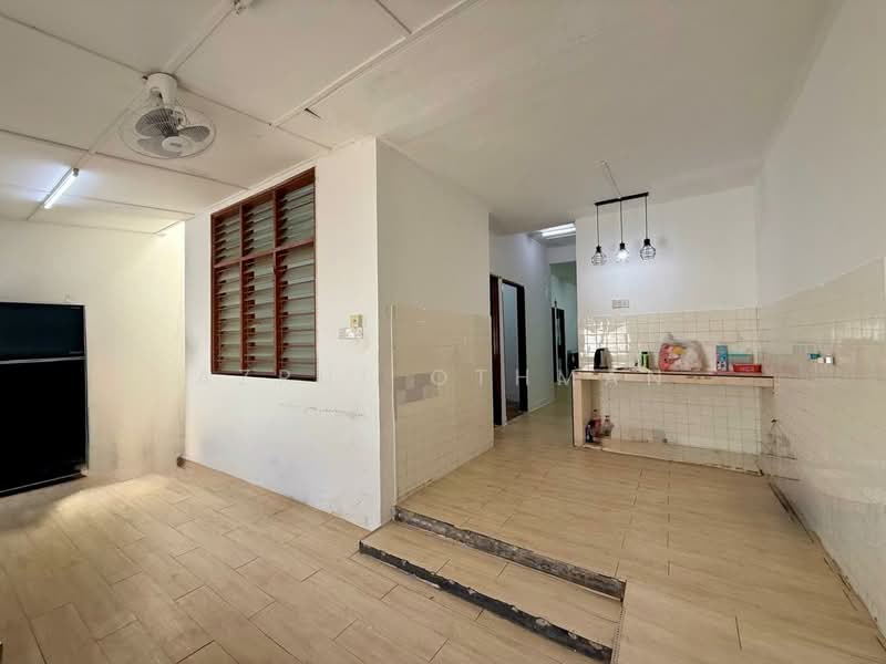 1-storey Terraced House for Sale in Senawang (Negeri Sembilan) - Azrul Othman - Kitchen - PropertyGuru.com.my