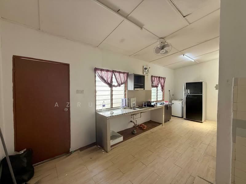 1-storey Terraced House for Sale in Senawang (Negeri Sembilan) - Azrul Othman - Kitchen - PropertyGuru.com.my