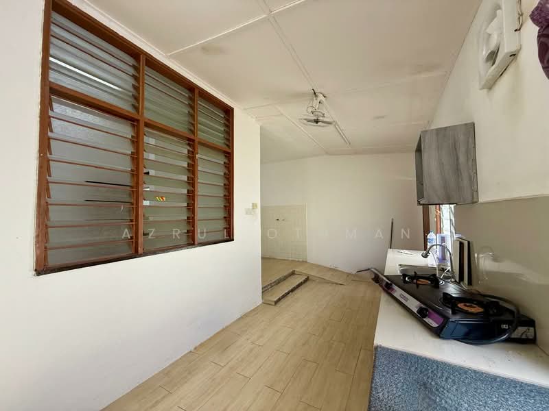 1-storey Terraced House for Sale in Senawang (Negeri Sembilan) - Azrul Othman - Kitchen - PropertyGuru.com.my
