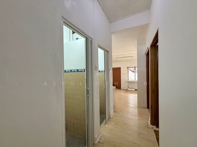 1-storey Terraced House for Sale in Senawang (Negeri Sembilan) - Azrul Othman - Corridor - PropertyGuru.com.my