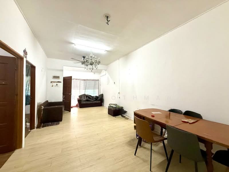 1-storey Terraced House for Sale in Senawang (Negeri Sembilan) - Azrul Othman - Living Room - PropertyGuru.com.my