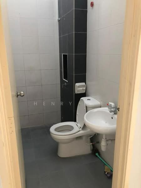 Rumah Teres 2.5 Tingkat untuk Dijual di Masai (Johor) - Henry Lee - Bathroom - PropertyGuru.com.my