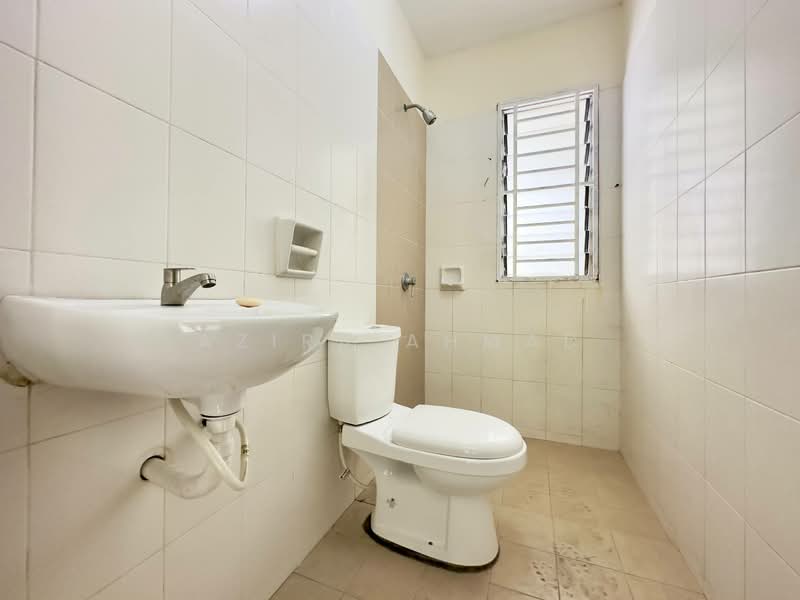 Rumah Teres 2 Tingkat untuk Dijual di Nilai Impian (Nilai) - Sean Ho - Bathroom - PropertyGuru.com.my