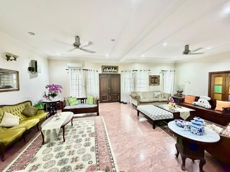 Rumah Banglo untuk Dijual di Kampung Tunku (Petaling Jaya) - Aizuddin Ali - Living Room - PropertyGuru.com.my