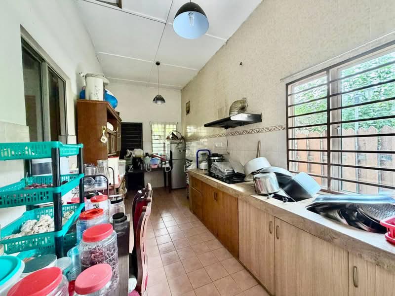Rumah Banglo untuk Dijual di Kampung Tunku (Petaling Jaya) - Aizuddin Ali - Kitchen - PropertyGuru.com.my