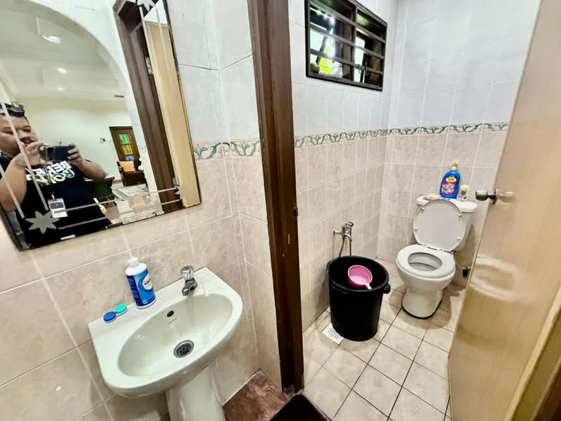 Rumah Banglo untuk Dijual di Kampung Tunku (Petaling Jaya) - Aizuddin Ali - Bathroom - PropertyGuru.com.my