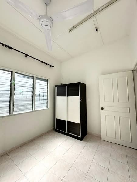 Apartment for Sale at The Astaria - Wan Nurani - Bedroom - PropertyGuru.com.my