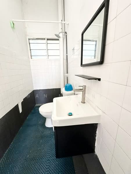 Apartment for Sale at The Astaria - Wan Nurani - Bathroom - PropertyGuru.com.my